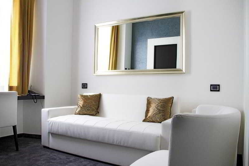 Style Hotel Milan Bagian luar foto